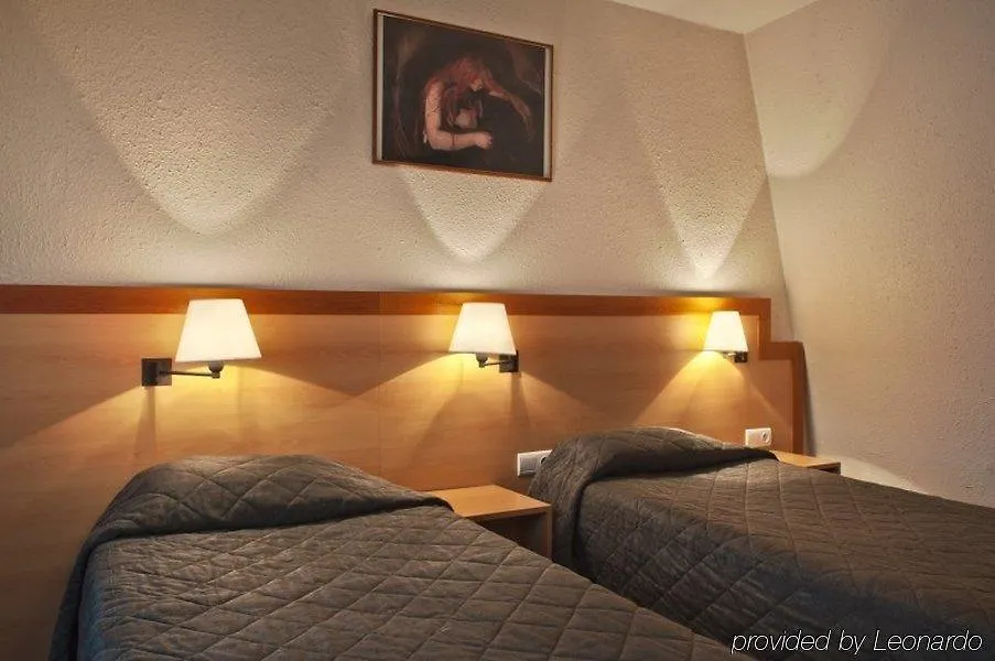 ***  Hotel Du Chemin Vert Párizs Franciaország