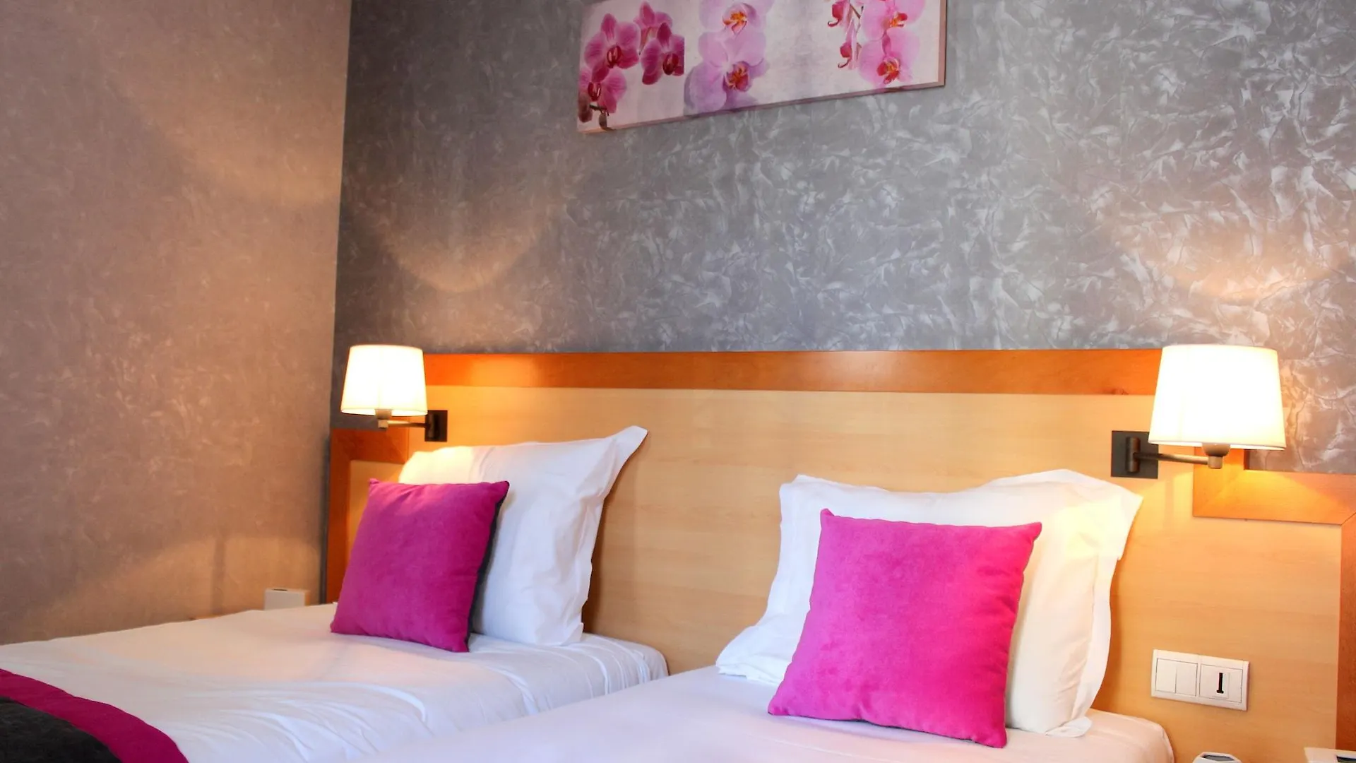 Hotel Du Chemin Vert Paris 3*,