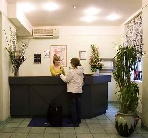 Hotel Du Chemin Vert Paris 3*,