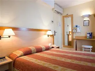Hotel Du Chemin Vert Paris 3*,