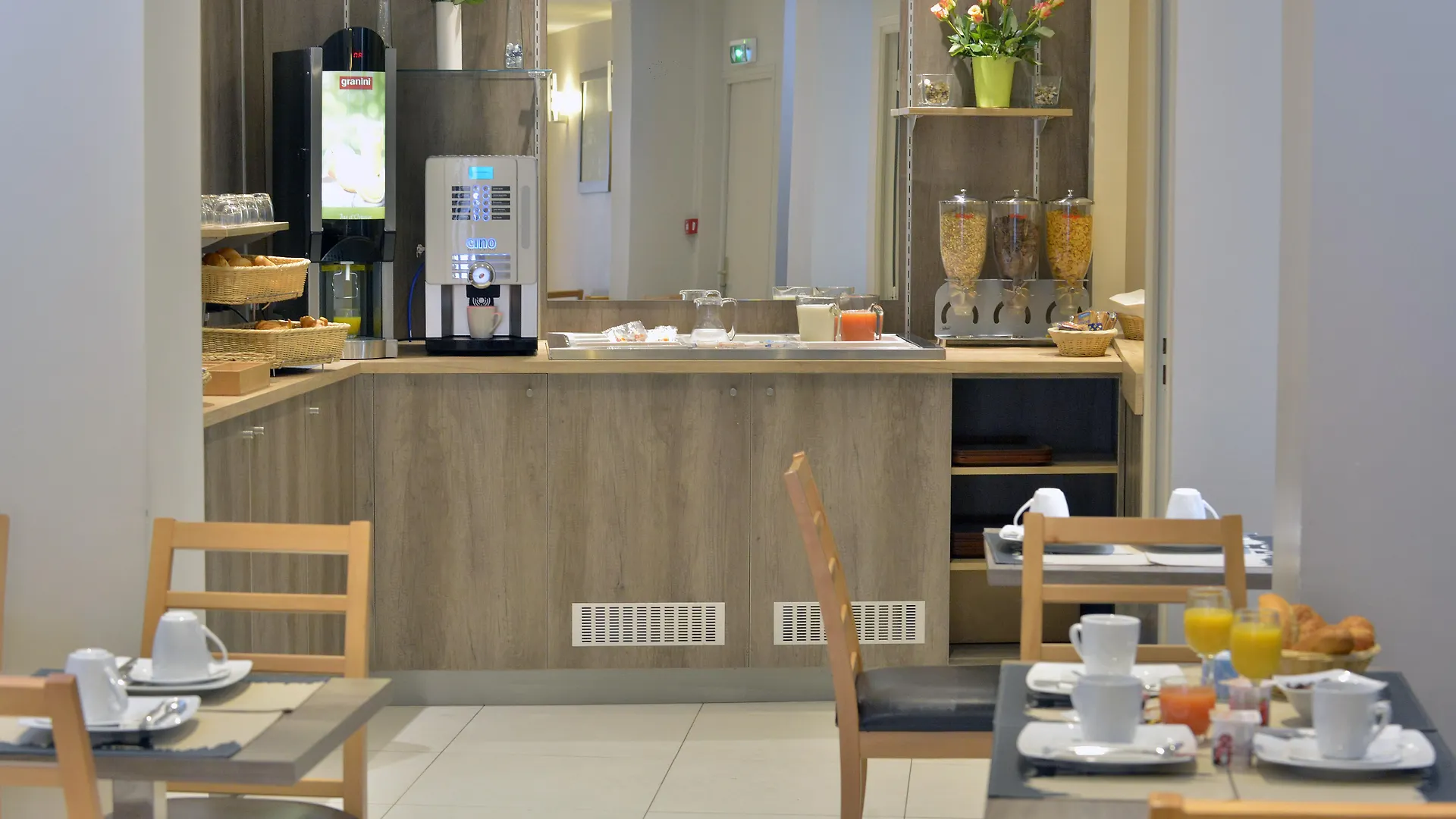 Hotel Du Chemin Vert Paris