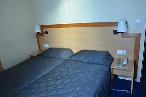 Hotel Du Chemin Vert Paris 3*,