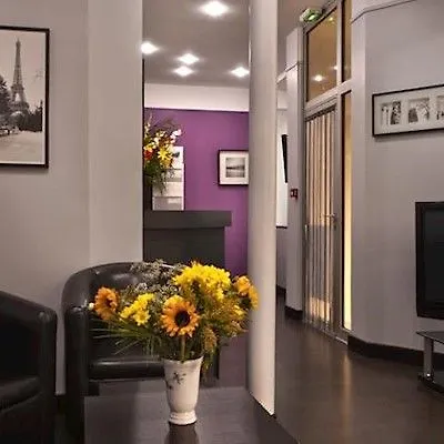 ***  Hotel Du Chemin Vert Paris France