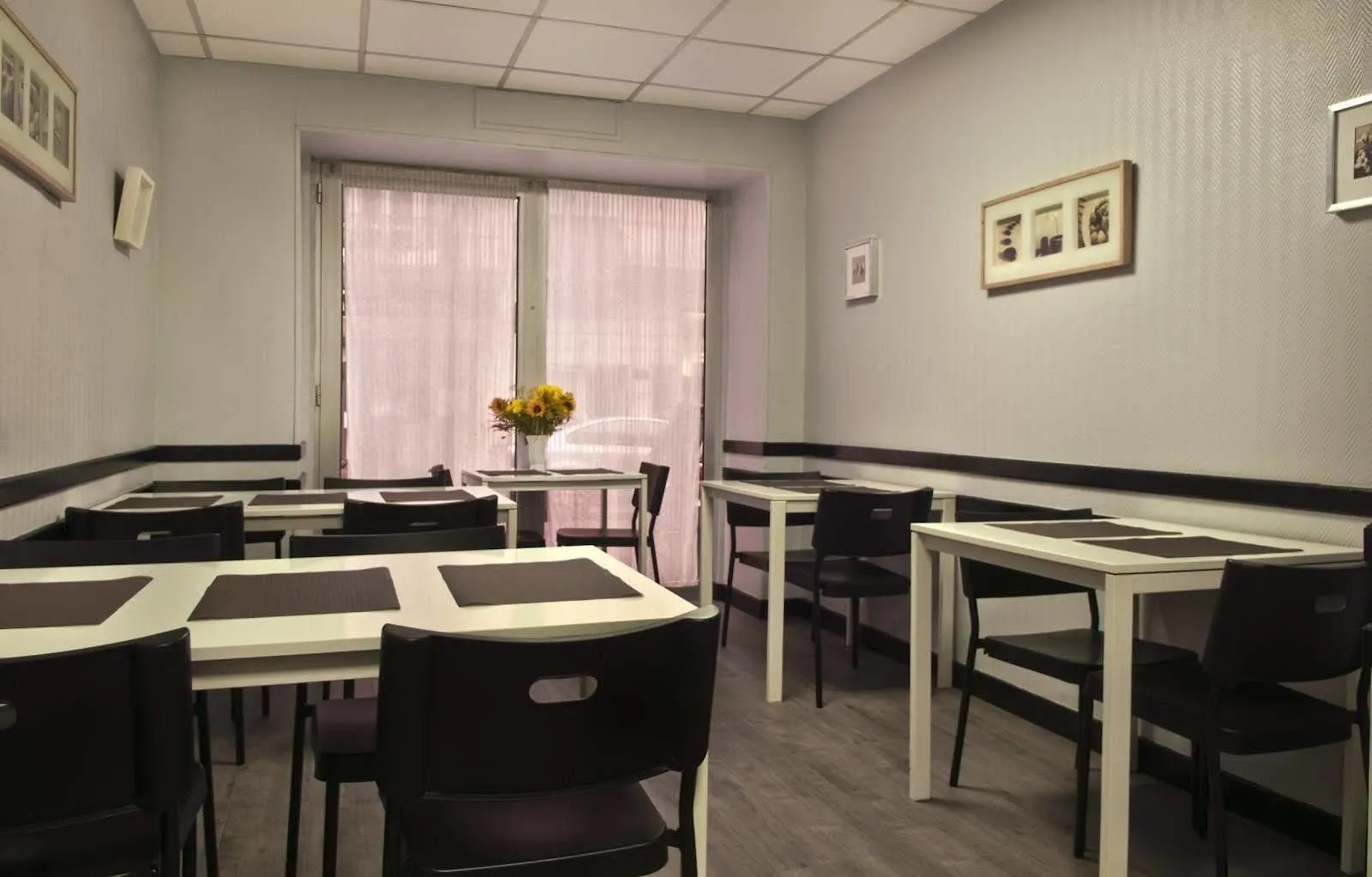 Hotel Du Chemin Vert Paris 3*,